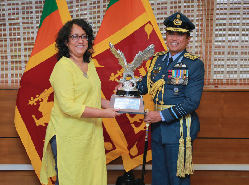 Prime Minister congratulates the 19th Commander of Sri Lanka Air Force on his retirement