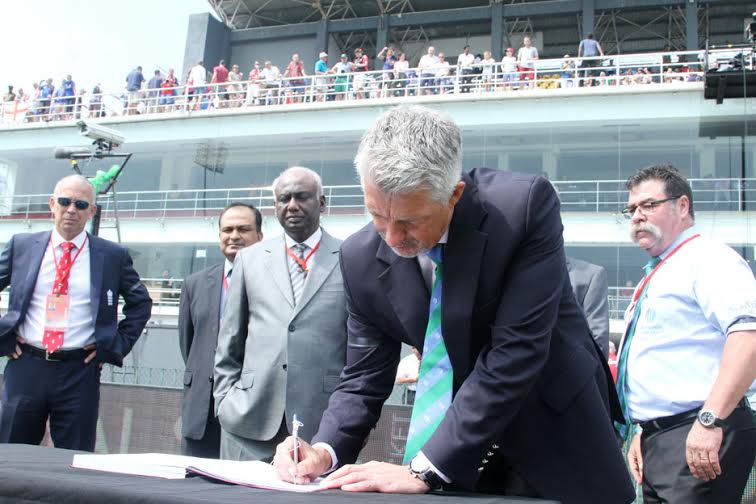 Condolence Book for Phil Hughes at the 2nd ODI 7