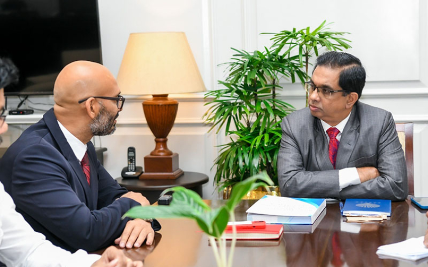 Independent Consultant of the Gates Foundation met with Secretary to the President