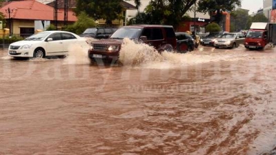 Heavy traffic in Colombo due to rain