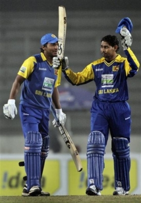 Dilshan, Sangakkara tons power SL to 333