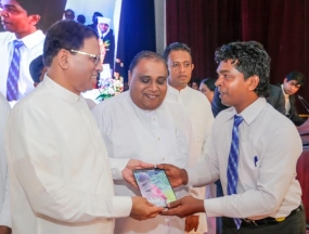 &quot; Bathimath &quot;  Director presents his film to President