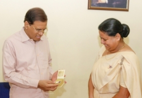 War Heroes Book Mark presented to President