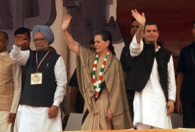 Congress rallies behind Manmohan