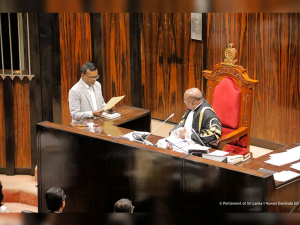 Hon. Karunarathna Paranawithanage sworn in as a Member of Parliament