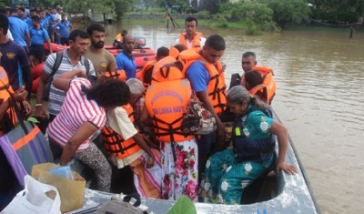 Navy assists the people distressed by adverse weather