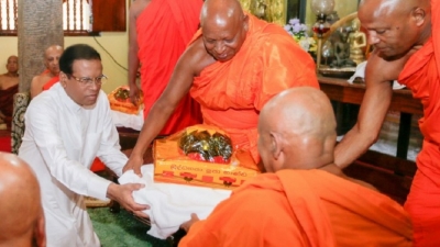 President attends ceremony to hand over Sannasa to Dammissara Thero