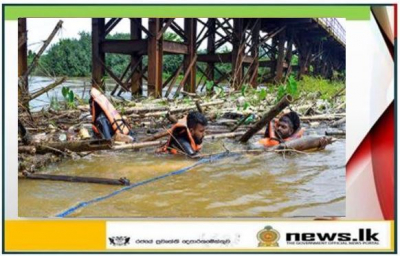 Navy clears blockage under Wakwella bridge, Galle